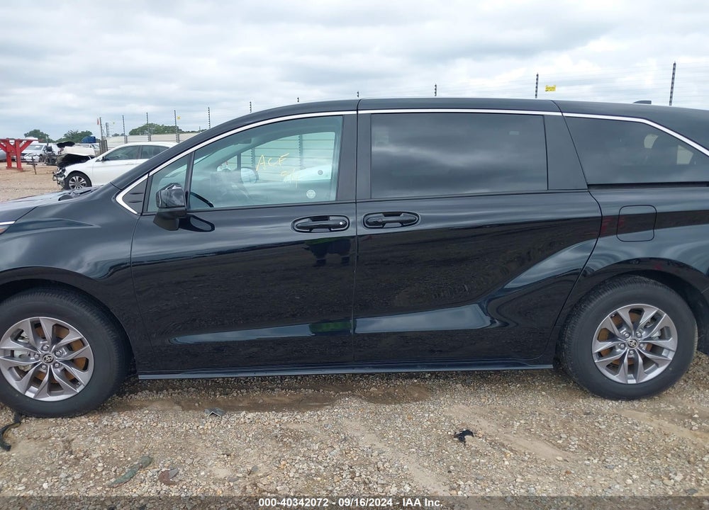 2024 TOYOTA SIENNA LE VIN: 5TDKRKEC6RS189230