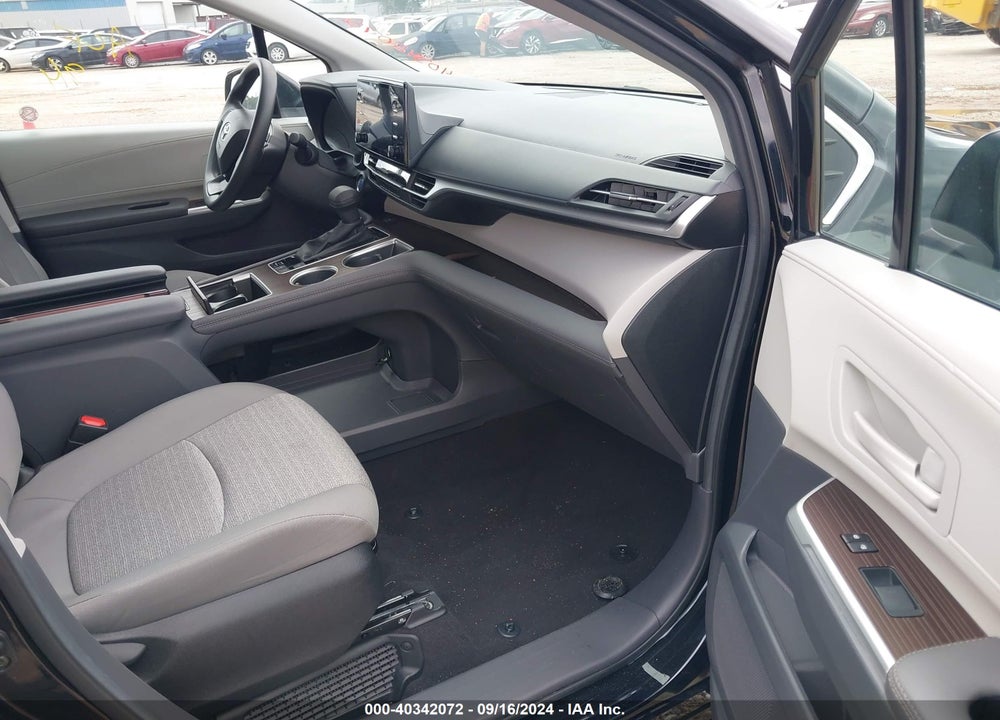 2024 TOYOTA SIENNA LE VIN: 5TDKRKEC6RS189230