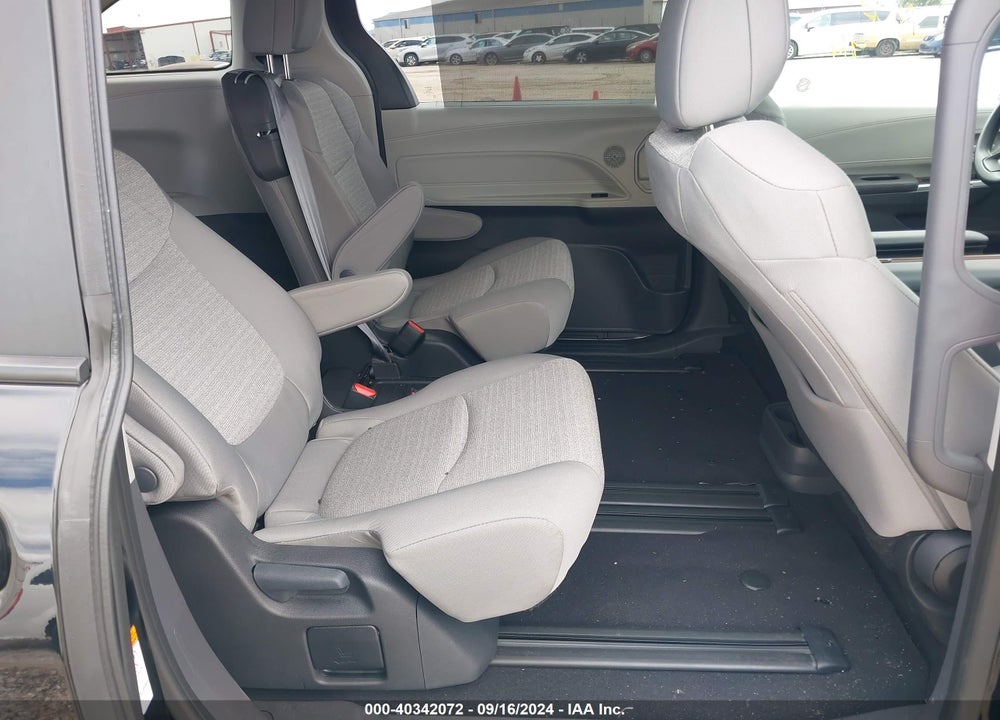 2024 TOYOTA SIENNA LE VIN: 5TDKRKEC6RS189230