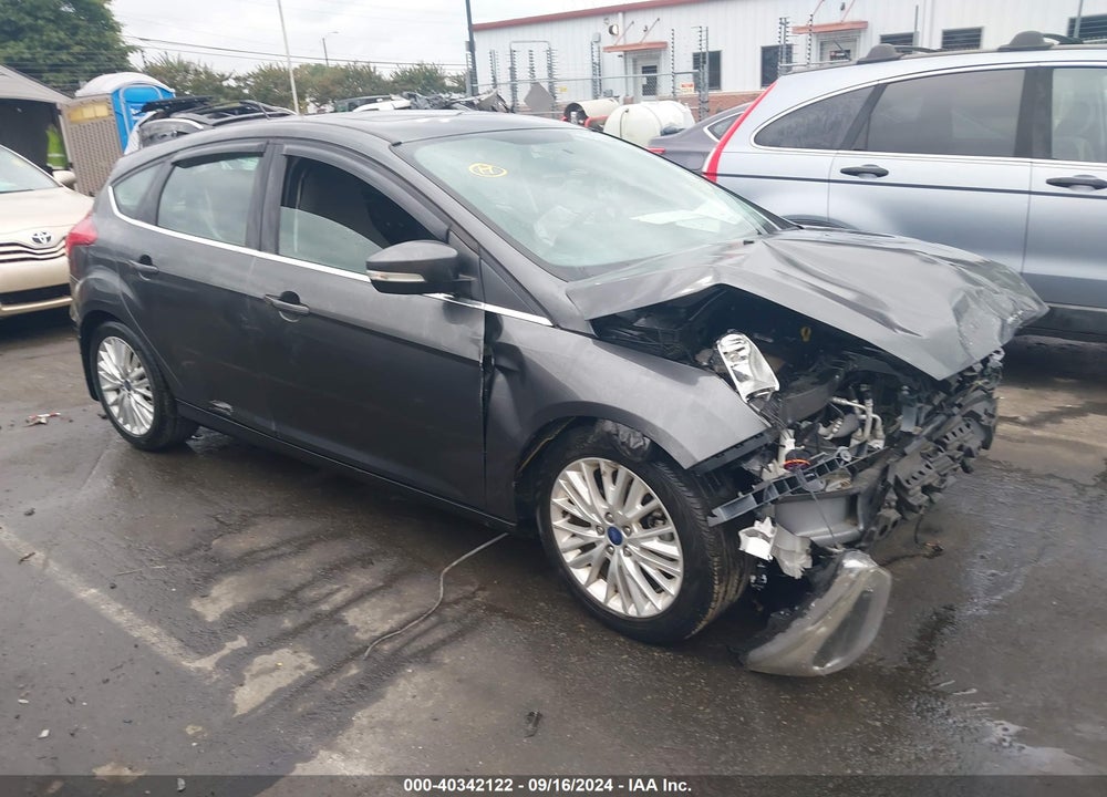 2018 FORD FOCUS TITANIUM VIN: 1FADP3N21JL232220