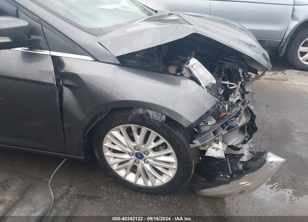 2018 FORD FOCUS TITANIUM VIN: 1FADP3N21JL232220