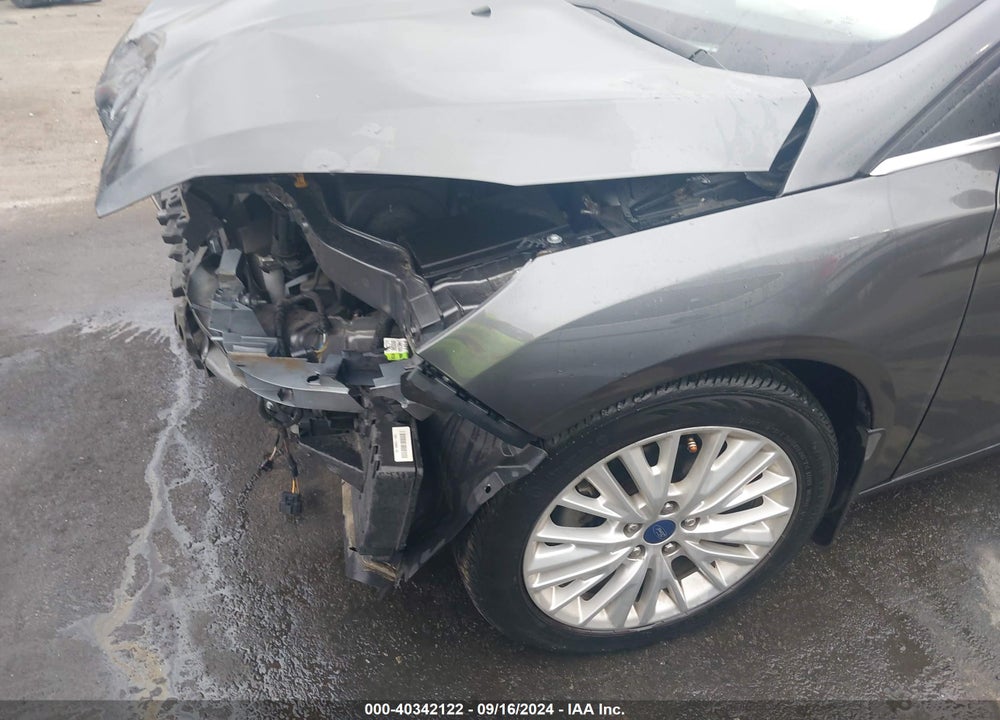 2018 FORD FOCUS TITANIUM VIN: 1FADP3N21JL232220