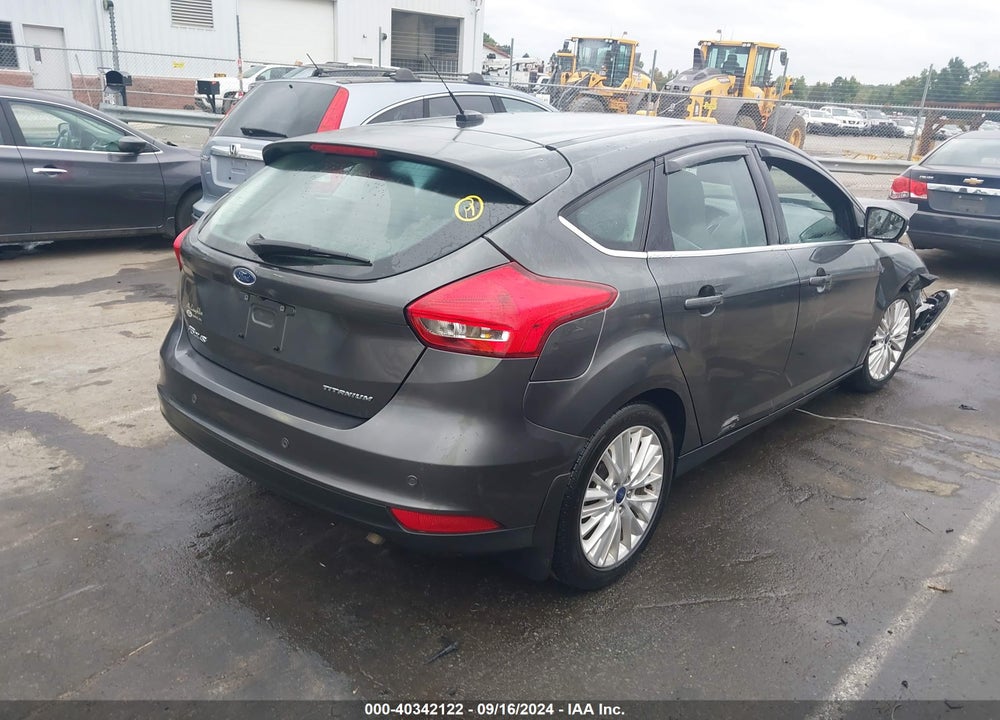 2018 FORD FOCUS TITANIUM VIN: 1FADP3N21JL232220