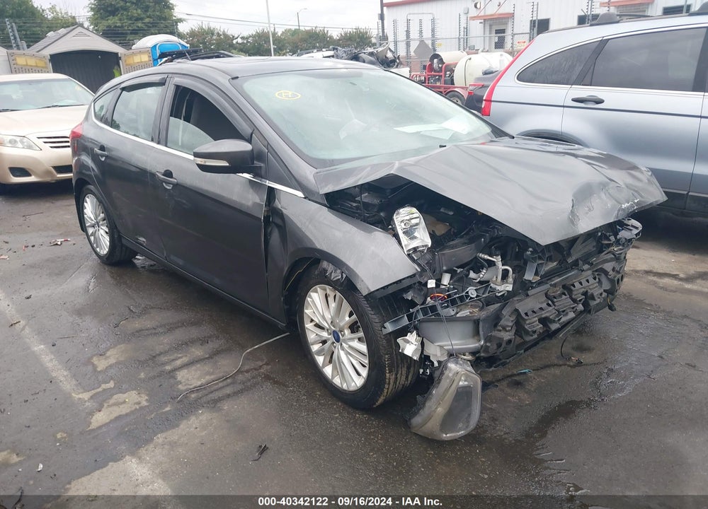 2018 FORD FOCUS TITANIUM VIN: 1FADP3N21JL232220
