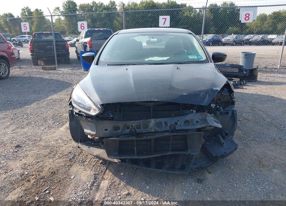 2018 FORD FOCUS SE VIN: 1FADP3F2XJL237575