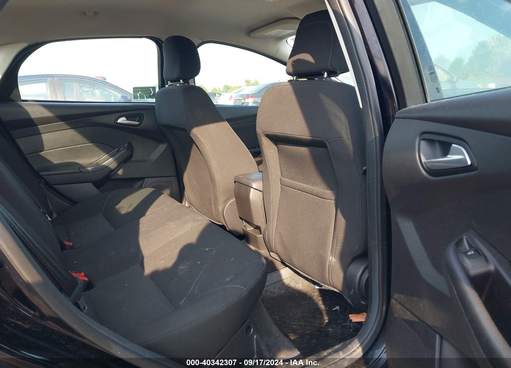 2018 FORD FOCUS SE VIN: 1FADP3F2XJL237575
