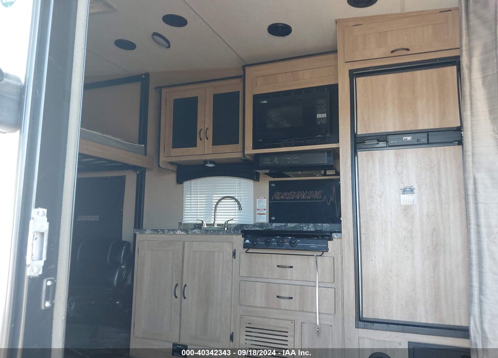 2018 COACHMEN 25QB VIN: 5ZT2ANHC5JB018208
