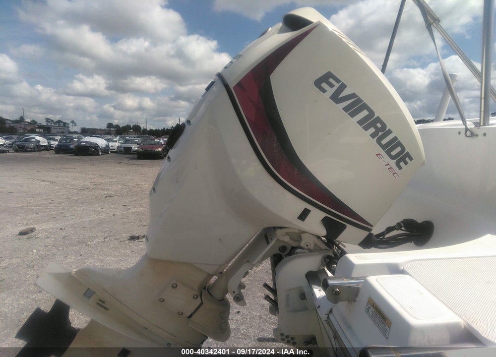 2017 HURRICANE BOAT VIN: GDY39986B717