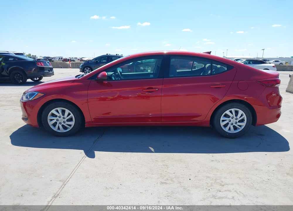 2018 HYUNDAI ELANTRA VIN: 5NPD74LF8JH379192