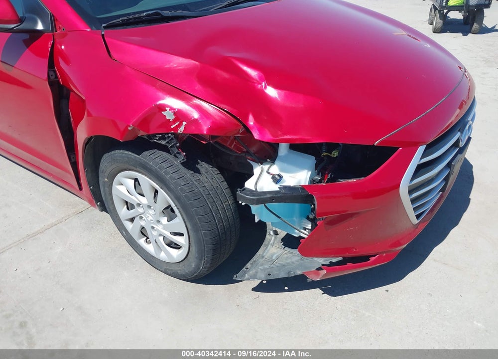 2018 HYUNDAI ELANTRA VIN: 5NPD74LF8JH379192