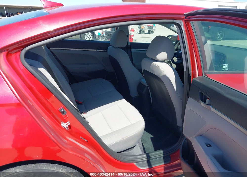 2018 HYUNDAI ELANTRA VIN: 5NPD74LF8JH379192