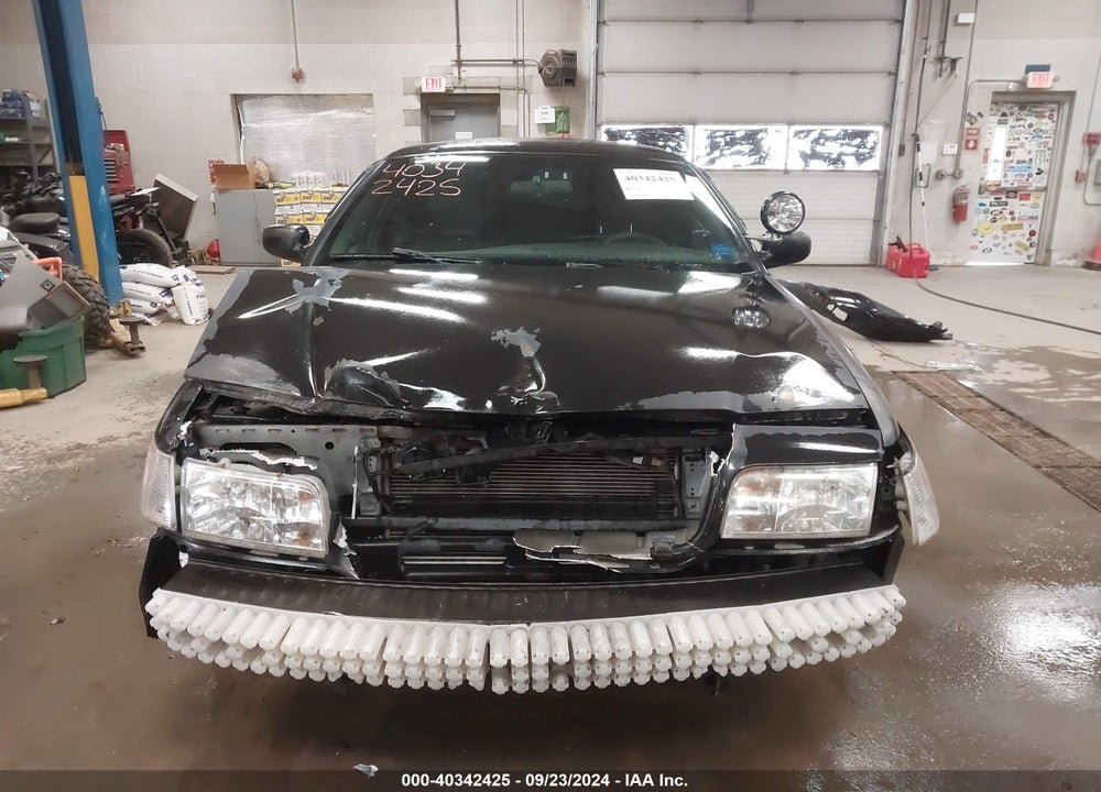 2011 FORD CROWN VICTORIA POLICE INTERCEPTOR VIN: 2FABP7BVXBX112353