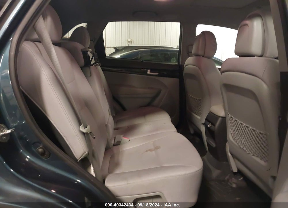2014 KIA SORENTO LX VIN: 5XYKTCA62EG544960