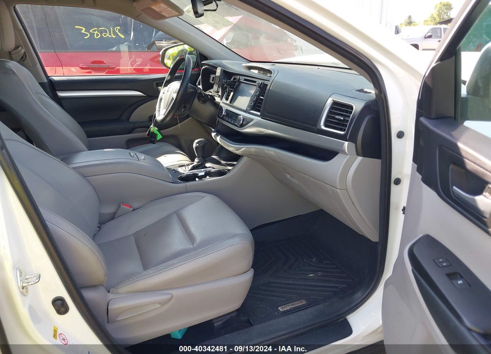 2015 TOYOTA HIGHLANDER XLE V6 VIN: 5TDJKRFH5FS171297
