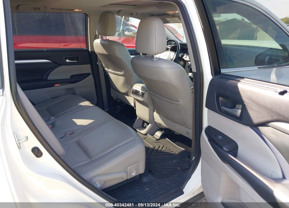 2015 TOYOTA HIGHLANDER XLE V6 VIN: 5TDJKRFH5FS171297