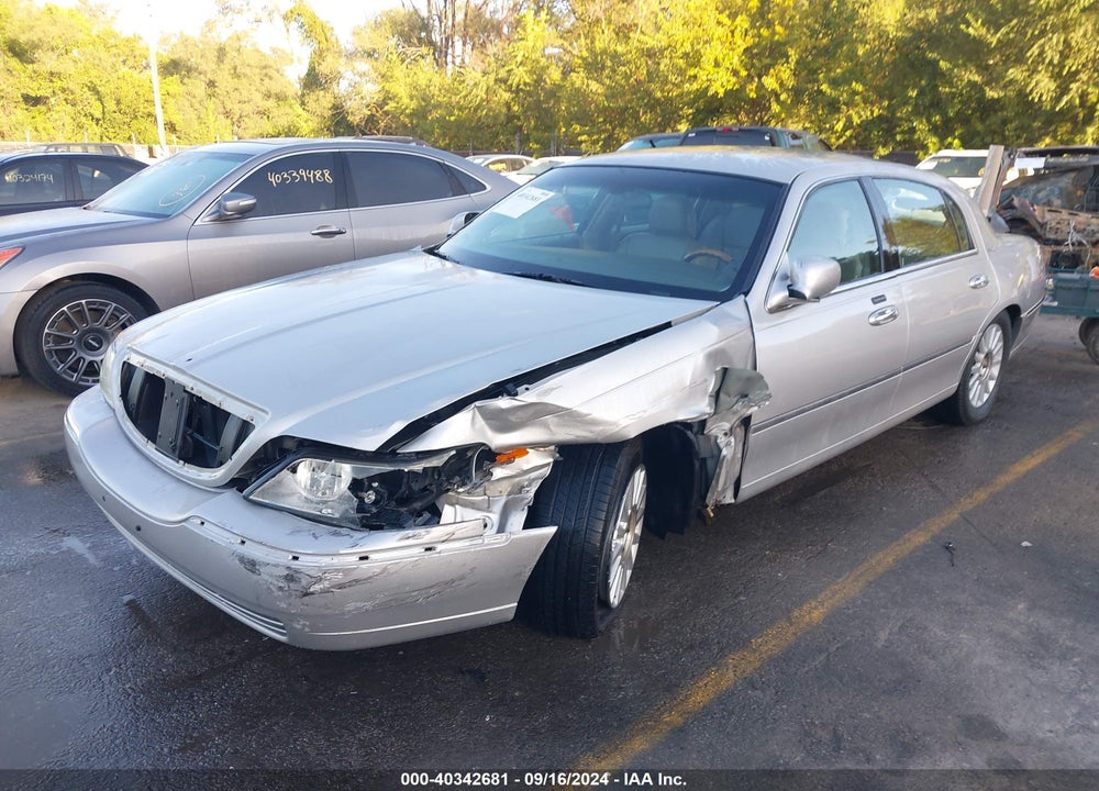 2003 LINCOLN TOWN CAR EXECUTIVE VIN: 1LNHM81W53Y641137