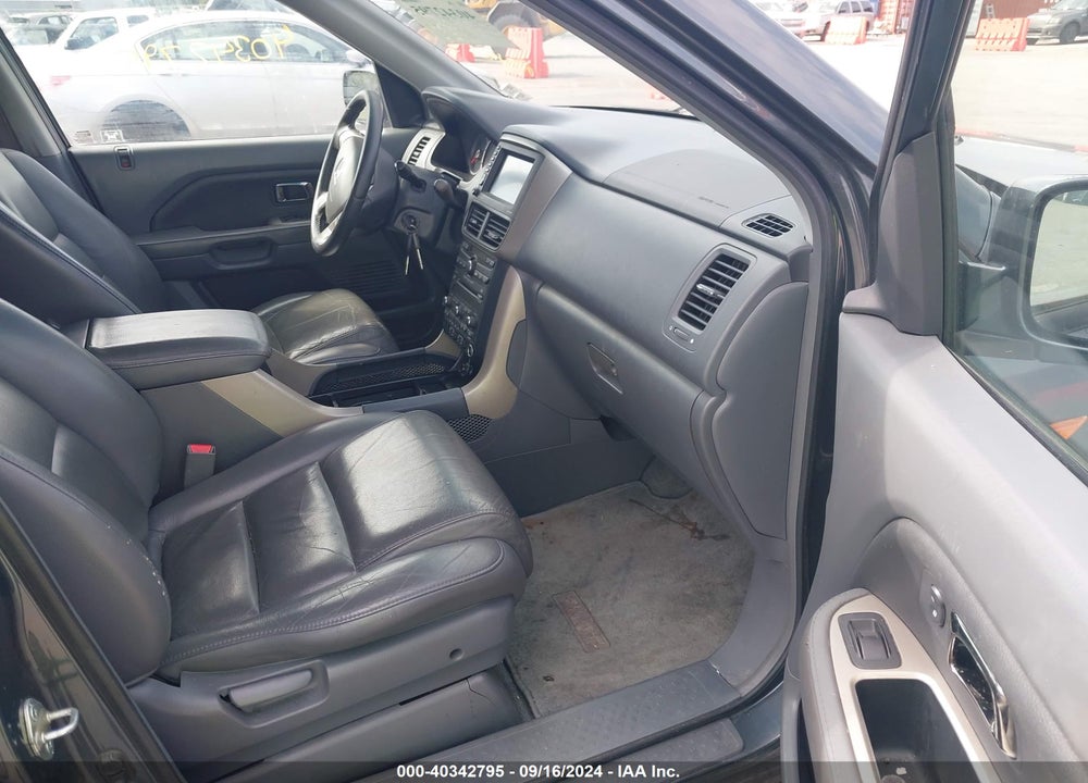 2006 HONDA PILOT EX-L VIN: 2HKYF187X6H557406