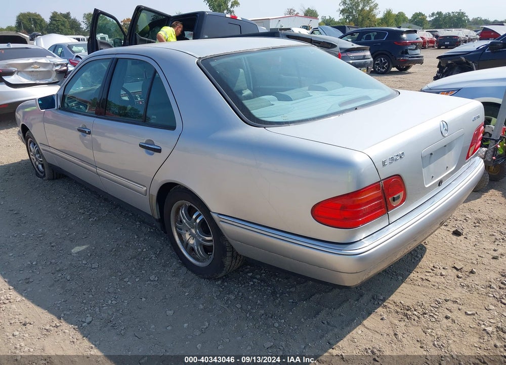 1999 MERCEDES-BENZ E 320 AWD VIN: WDBJF82H2XX020898
