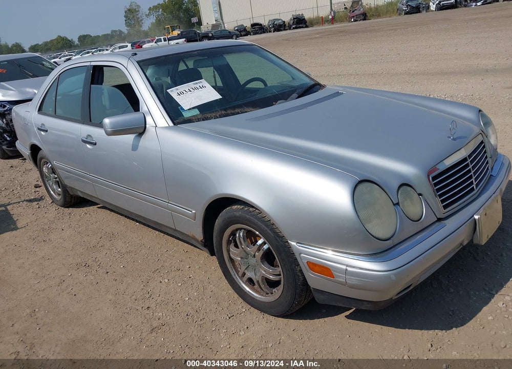 1999 MERCEDES-BENZ E 320 AWD VIN: WDBJF82H2XX020898