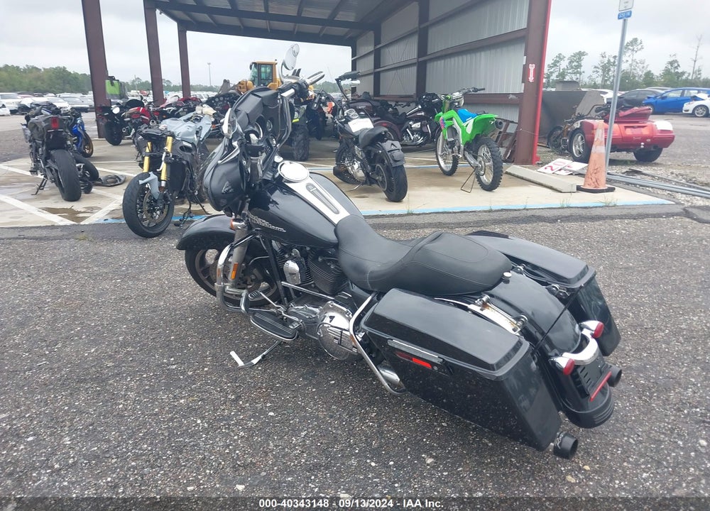 2013 HARLEY-DAVIDSON FLHX STREET GLIDE VIN: 1HD1KBM18DB670174