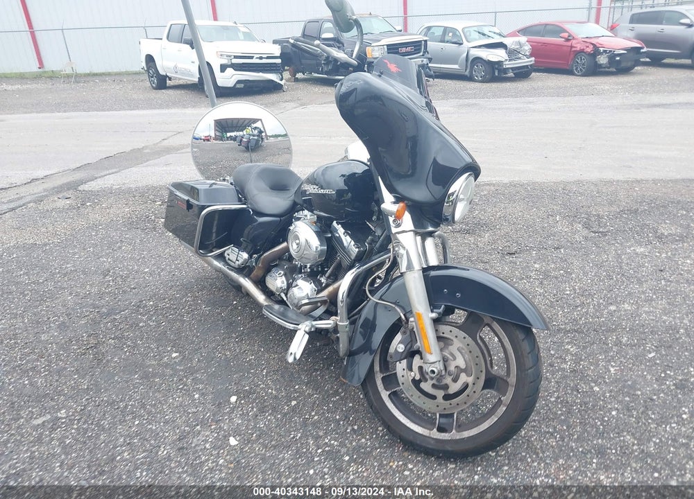 2013 HARLEY-DAVIDSON FLHX STREET GLIDE VIN: 1HD1KBM18DB670174