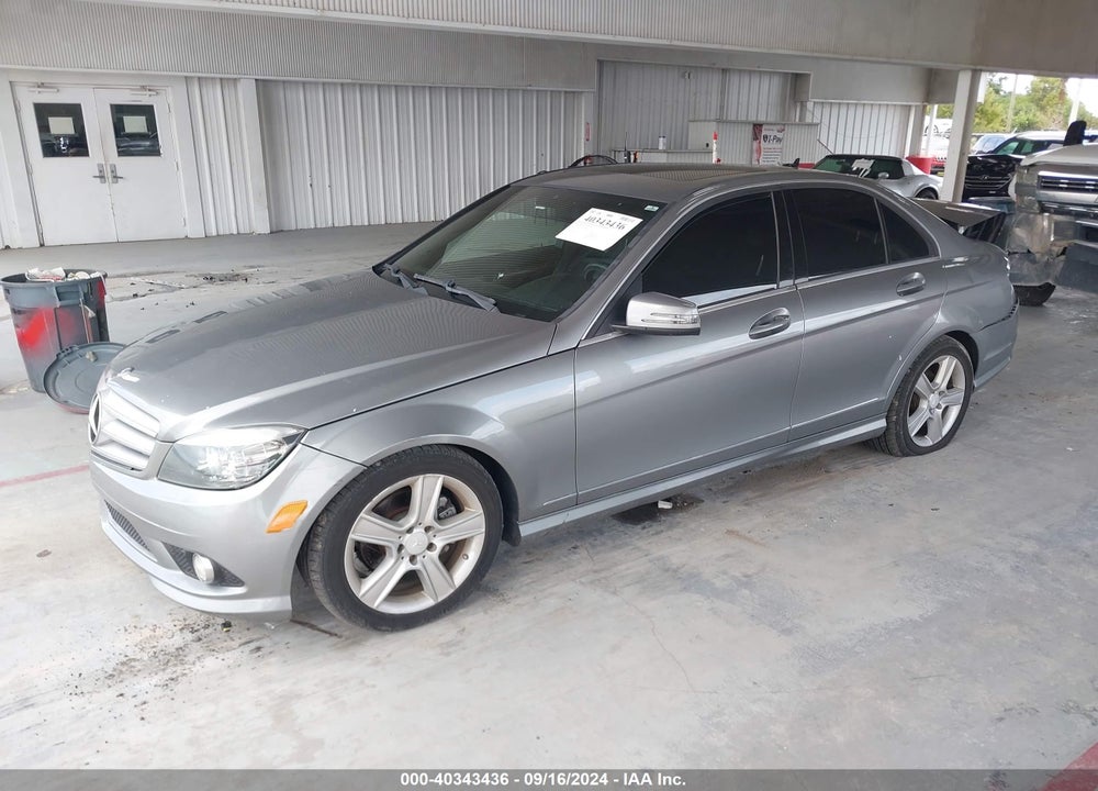 2010 MERCEDES-BENZ C 300 LUXURY/SPORT VIN: WDDGF5EB1AR109414