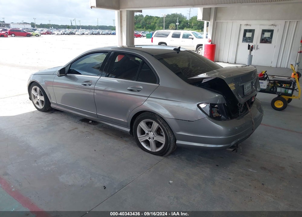 2010 MERCEDES-BENZ C 300 LUXURY/SPORT VIN: WDDGF5EB1AR109414