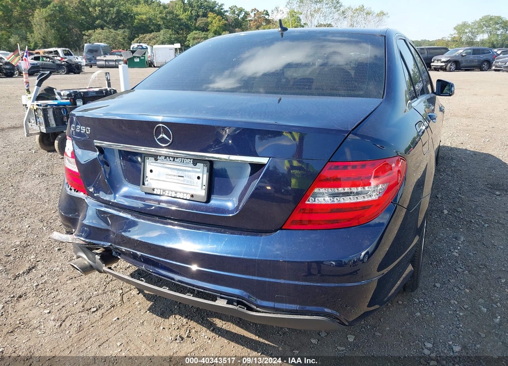 2013 MERCEDES-BENZ C 250 LUXURY/SPORT VIN: WDDGF4HB6DG100584