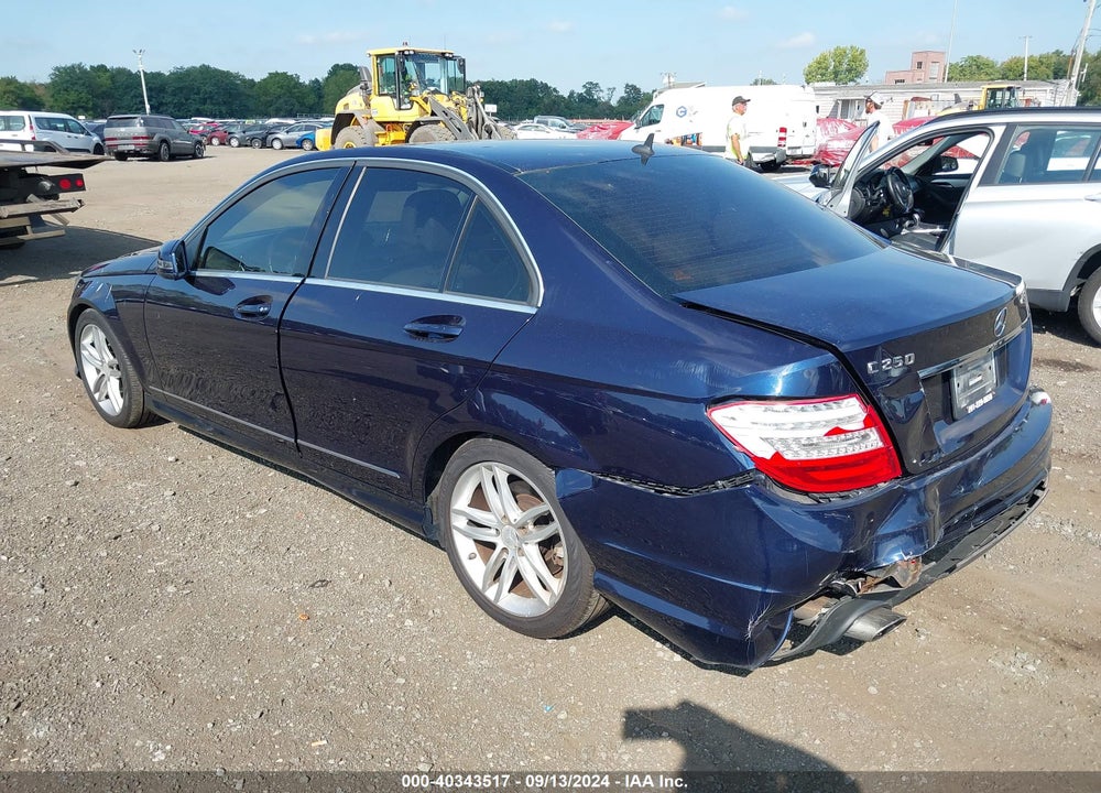 2013 MERCEDES-BENZ C 250 LUXURY/SPORT VIN: WDDGF4HB6DG100584