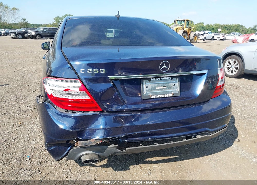2013 MERCEDES-BENZ C 250 LUXURY/SPORT VIN: WDDGF4HB6DG100584