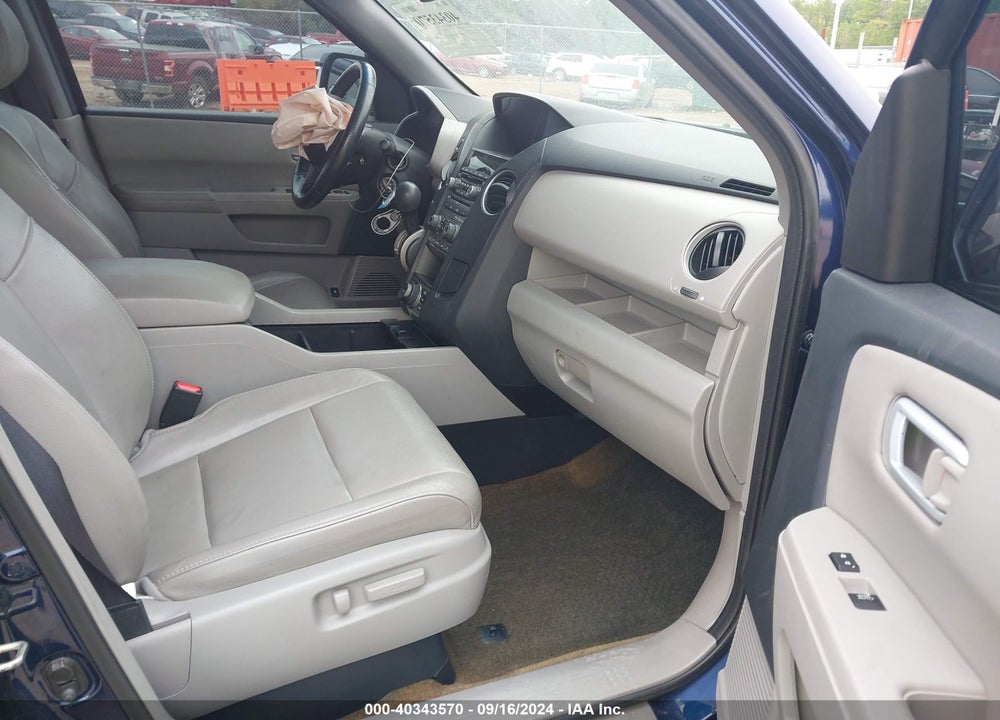2015 HONDA PILOT TOURING VIN: 5FNYF4H93FB015209