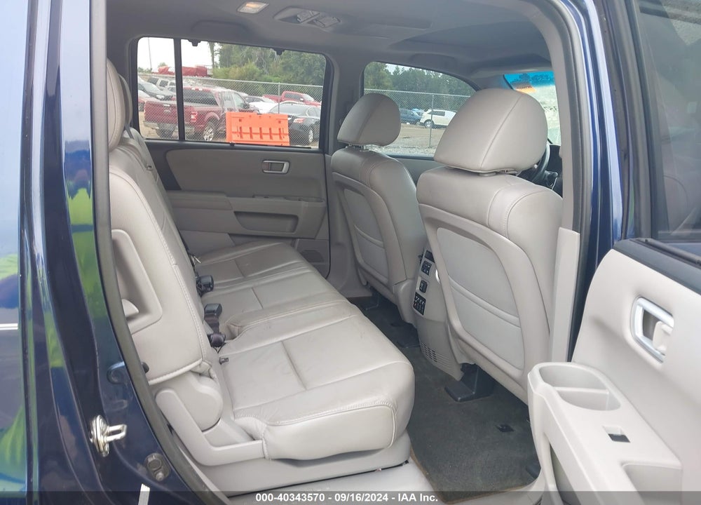 2015 HONDA PILOT TOURING VIN: 5FNYF4H93FB015209
