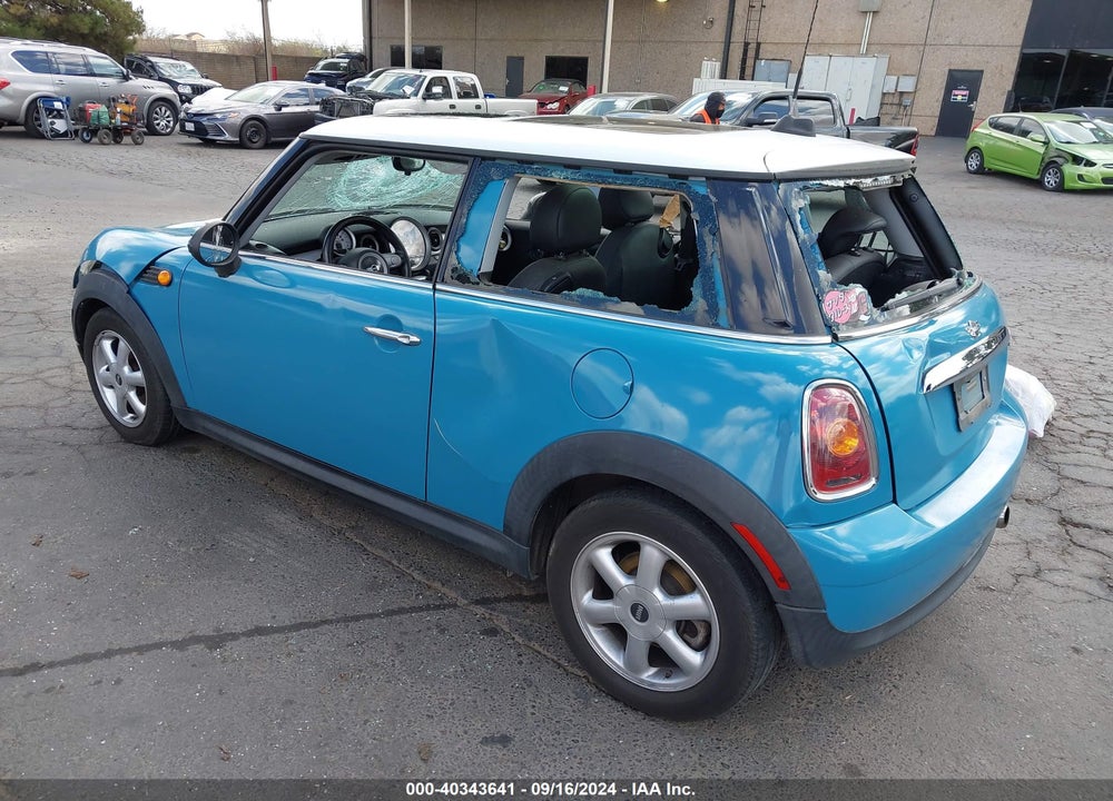 2009 MINI COOPER VIN: WMWMF33569TW78477