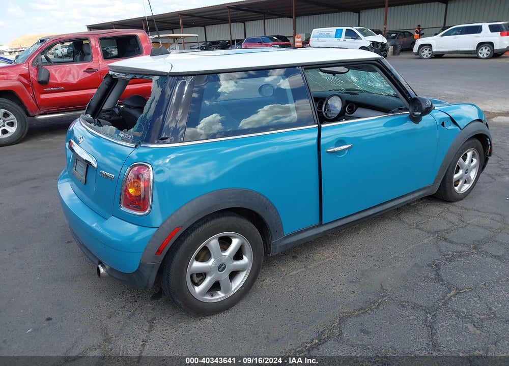 2009 MINI COOPER VIN: WMWMF33569TW78477