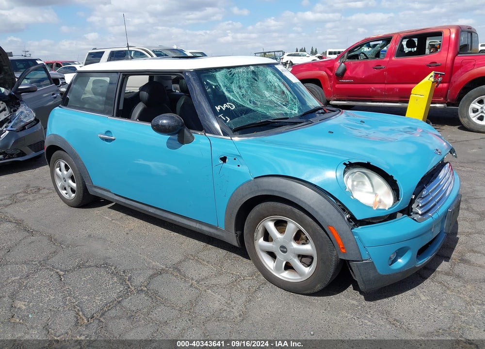 2009 MINI COOPER VIN: WMWMF33569TW78477