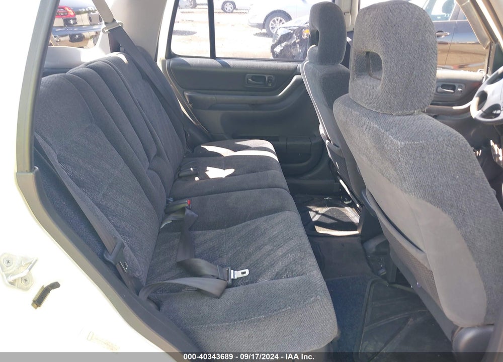1999 HONDA CR-V LX VIN: JHLRD2844XC017720