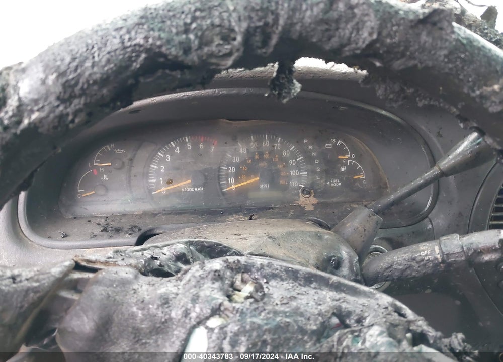 2004 TOYOTA TUNDRA SR5 V8 VIN: 5TBBT44184S444863