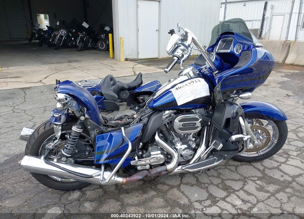 2015 HARLEY-DAVIDSON FLTRUSE CVO ROAD GLIDE VIN: 1HD1TAN11FB962595