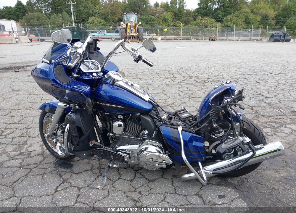 2015 HARLEY-DAVIDSON FLTRUSE CVO ROAD GLIDE VIN: 1HD1TAN11FB962595