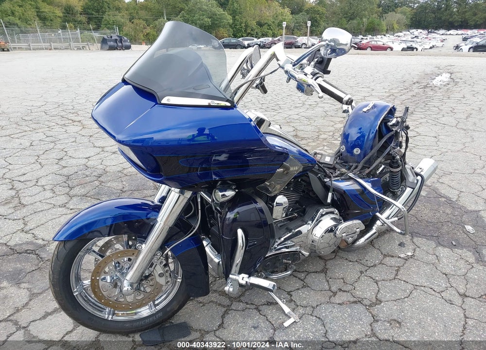 2015 HARLEY-DAVIDSON FLTRUSE CVO ROAD GLIDE VIN: 1HD1TAN11FB962595