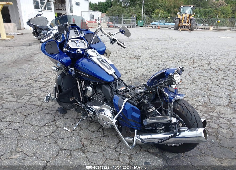 2015 HARLEY-DAVIDSON FLTRUSE CVO ROAD GLIDE VIN: 1HD1TAN11FB962595