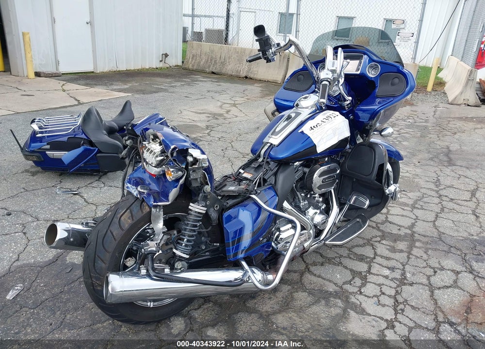 2015 HARLEY-DAVIDSON FLTRUSE CVO ROAD GLIDE VIN: 1HD1TAN11FB962595