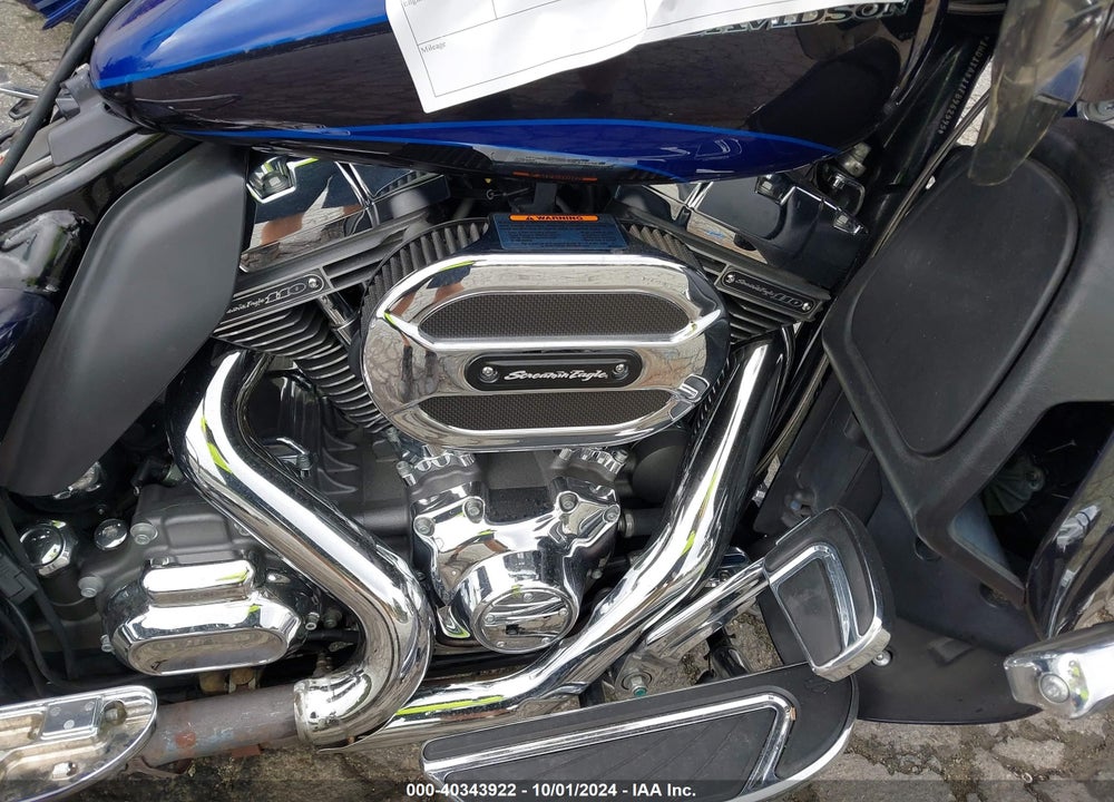 2015 HARLEY-DAVIDSON FLTRUSE CVO ROAD GLIDE VIN: 1HD1TAN11FB962595