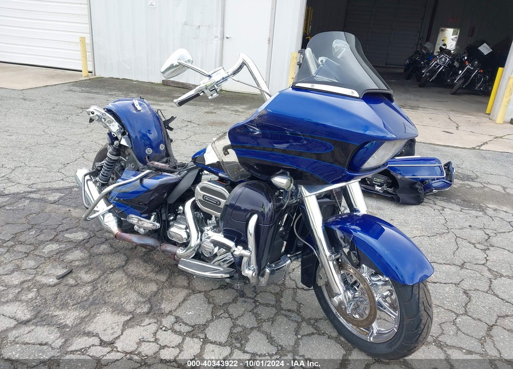 2015 HARLEY-DAVIDSON FLTRUSE CVO ROAD GLIDE VIN: 1HD1TAN11FB962595