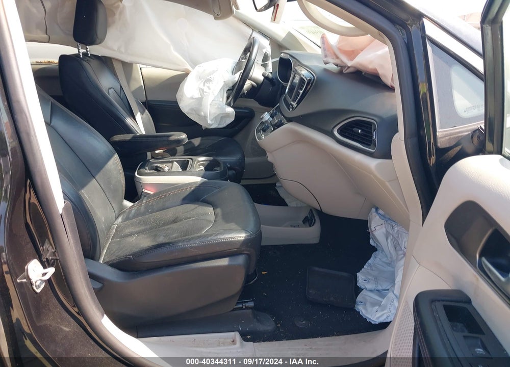 2020 CHRYSLER PACIFICA TOURING L VIN: 2C4RC1BGXLR285153