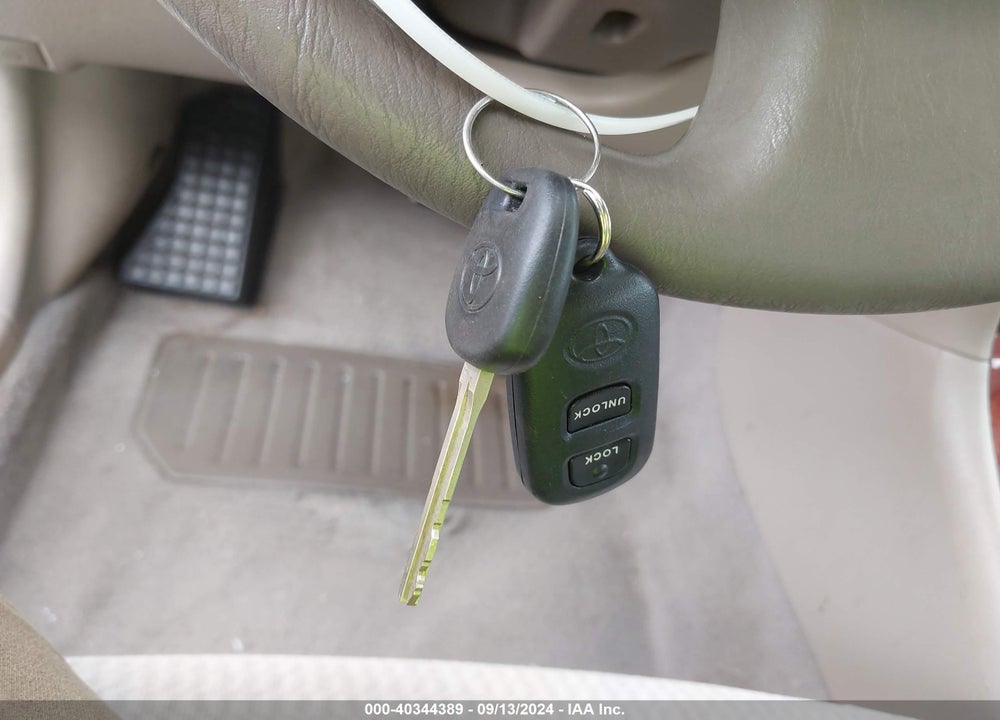 2005 TOYOTA COROLLA LE VIN: 1NXBR30E45Z476453