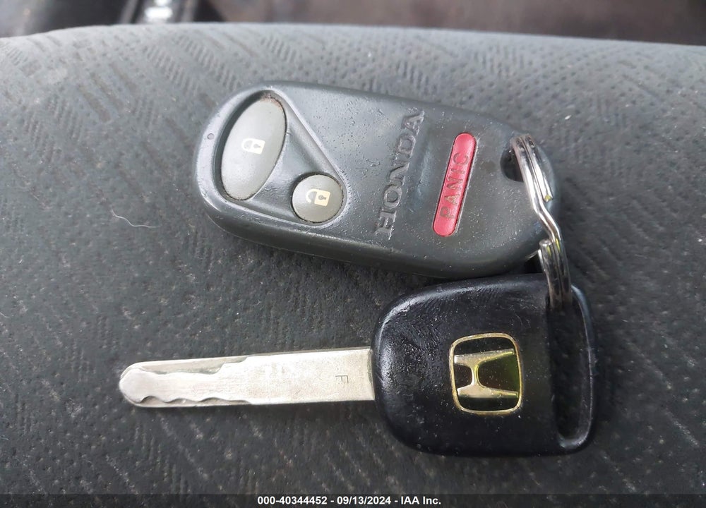 2005 HONDA CIVIC LX VIN: 1HGEM22575L072030
