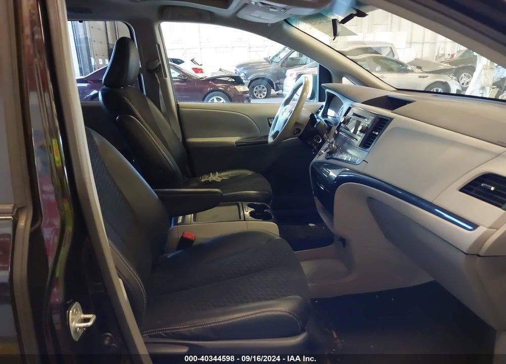 2011 TOYOTA SIENNA SE VIN: 5TDXK3DC8BS123060