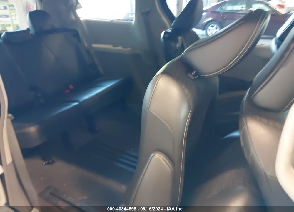 2011 TOYOTA SIENNA SE VIN: 5TDXK3DC8BS123060