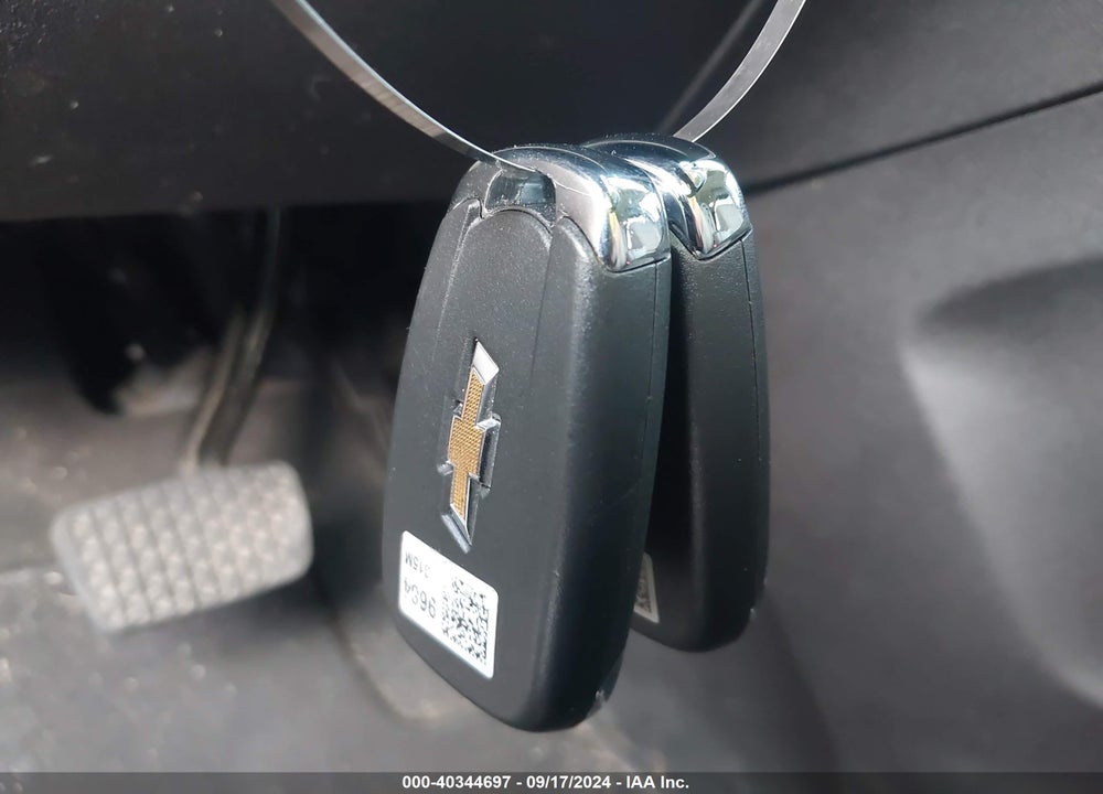 2018 CHEVROLET EQUINOX LT VIN: 2GNAXJEV9J6155866